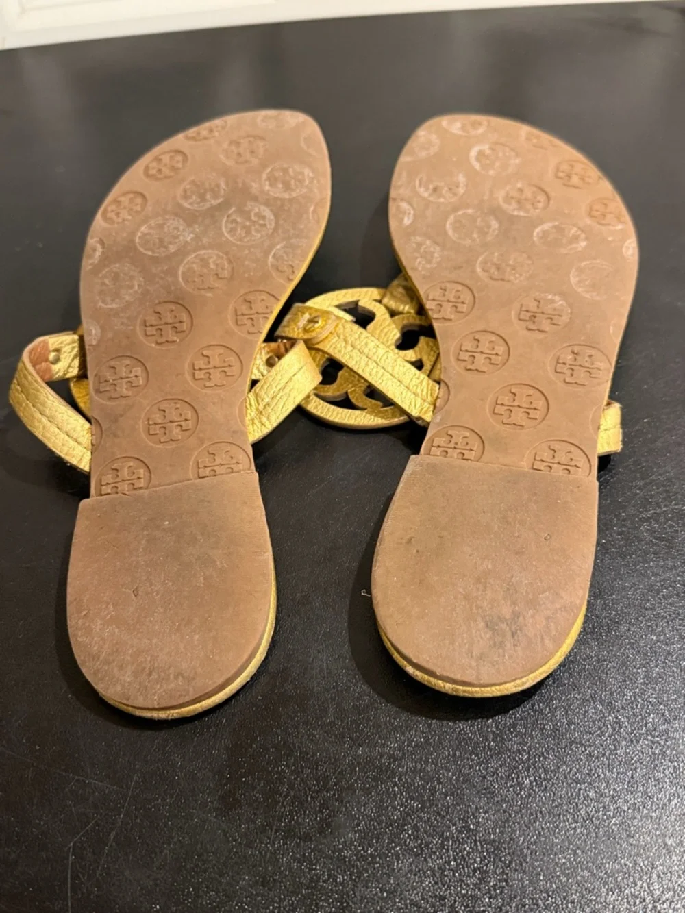 Tory Burch Gold Leather Cutout Medallion Toe-Post Sandals size 8 imported